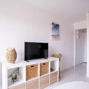 With Balcony At 7 Min From The Bormes-les-Mimosas