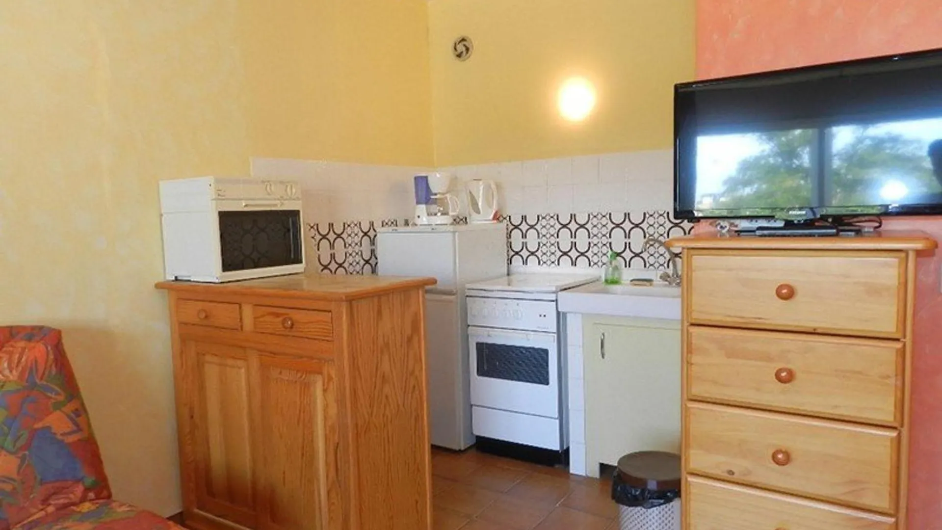 Studio 3 Couchages A 2 Min De La Plage - Bormes-Les-Mimosas, Parking Inclus - Fr-1-251-720 Apartment Bormes-les-Mimosas